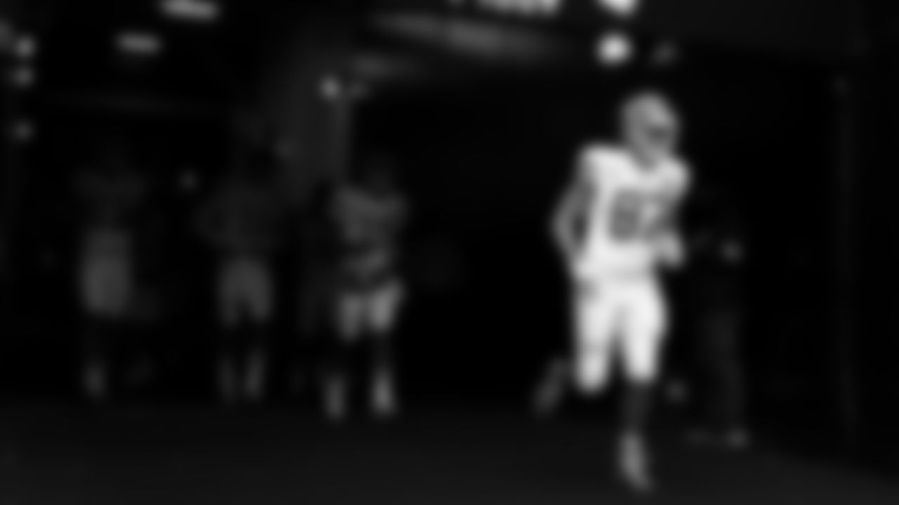 Kansas City Chiefs tight end Travis Kelce (87) and teammates take the field prior to the NFL Week 17 matchup against the Pittsburgh Steelers on Wednesday, December 25, 2024 in Pittsburgh, PA.