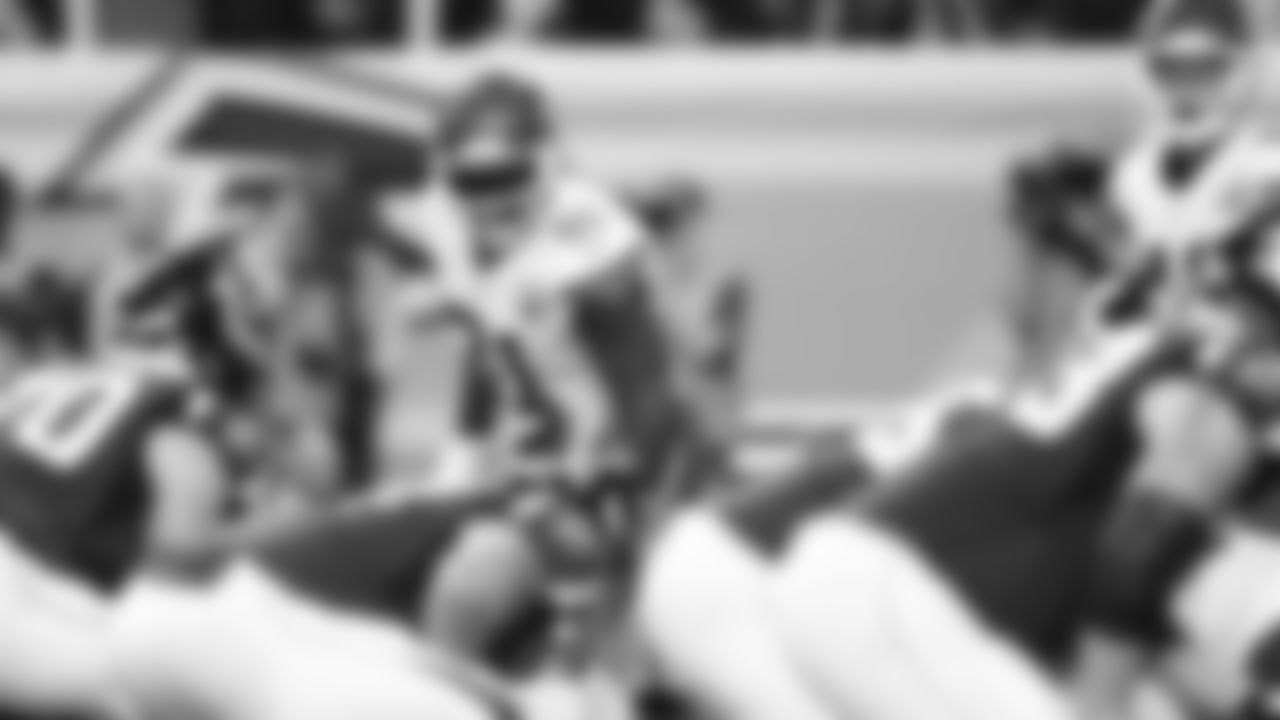 Kansas City Chiefs outside linebacker Tamba Hali (91) stares into the backfield during the game against the Atlanta Falcons, Sunday, December 4, 2016, in Atlanta, Georgia.
