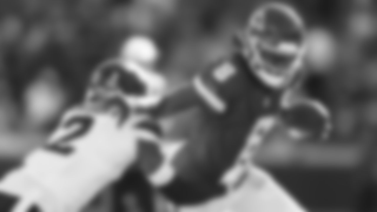 Kansas City Chiefs wide receiver DeAndre Hopkins (8) runs with the ball during the Week 10 NFL Game against the Denver Broncos on Sunday, November 10, 2024.