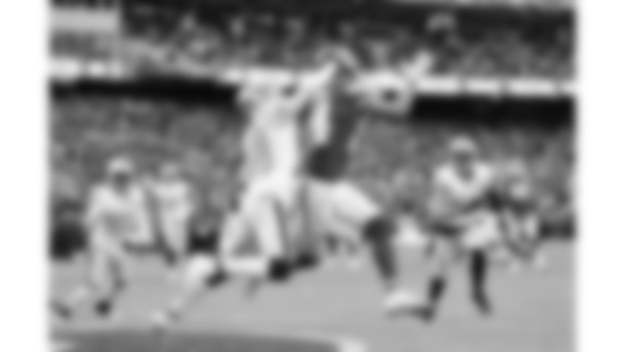 Kansas City Chiefs wide receiver Justin Watson (84) catches the ball for a touchdown during the Week 13 NFL game against the Las Vegas Raiders on Friday, November 29, 2024.