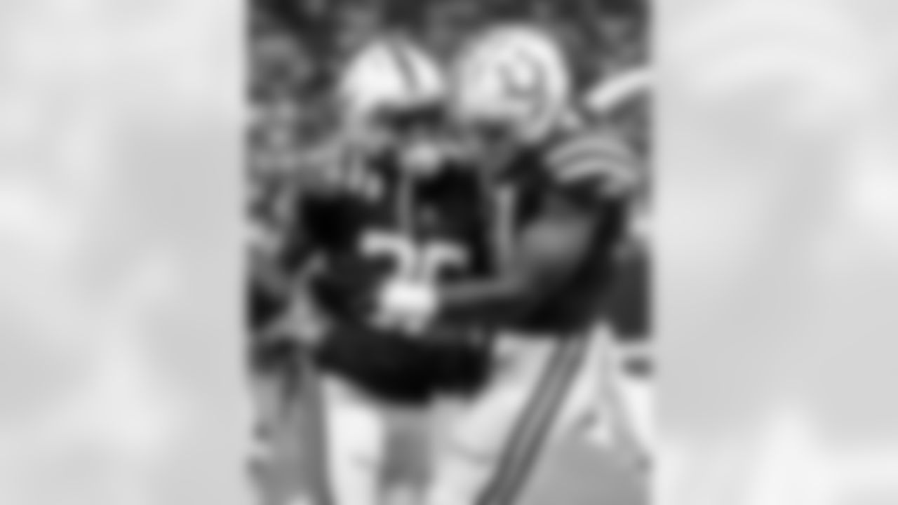 CB Chris Lammons #35 and DE Titus Leo #91