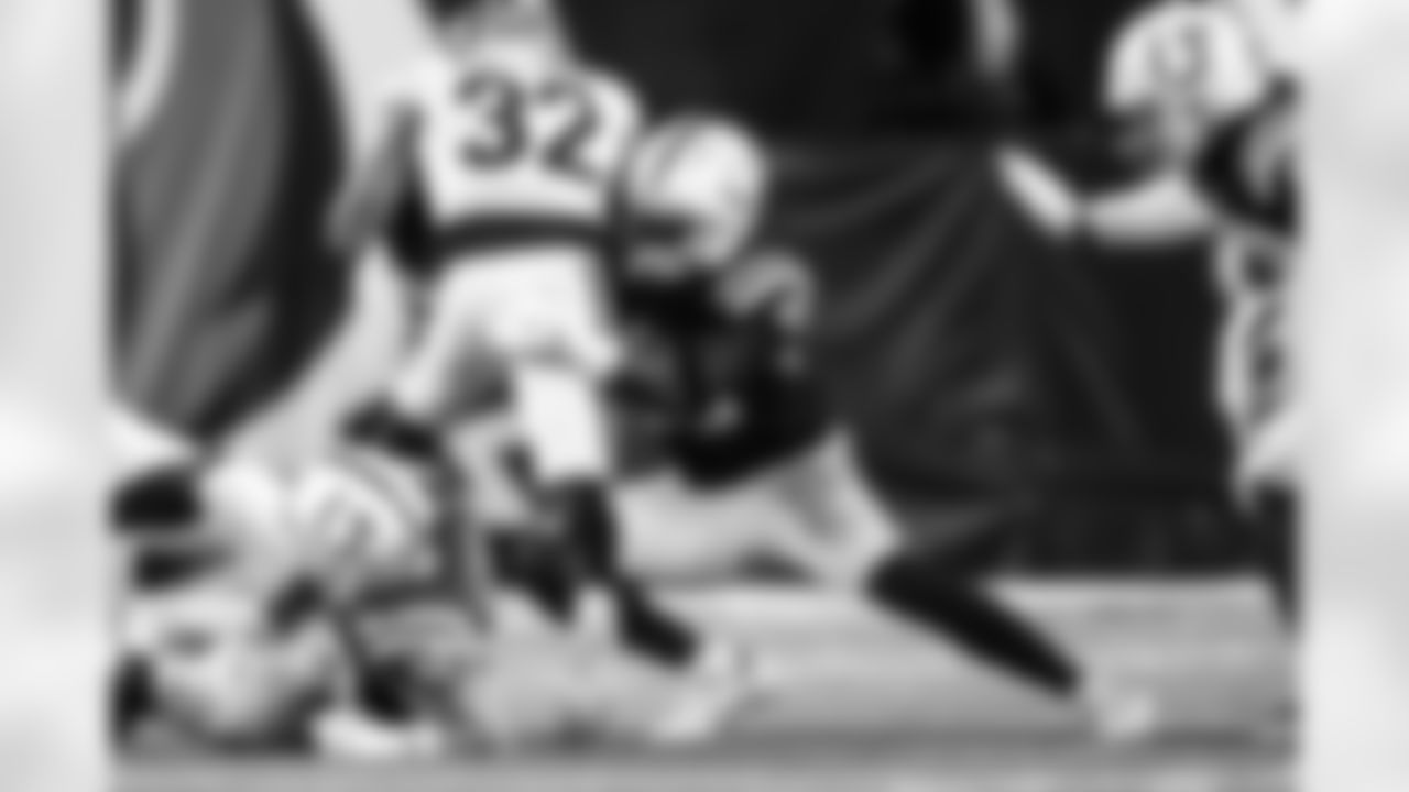 LB Craig Young #49
