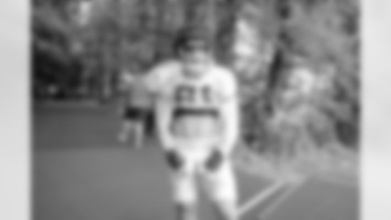 61 DE Levi Bell