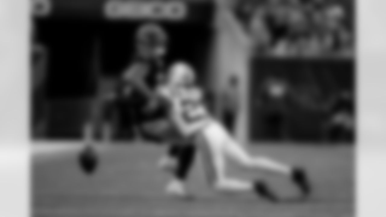 23 CB Kenny Moore II