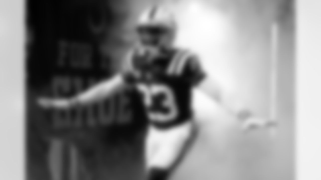 23 CB Kenny Moore II