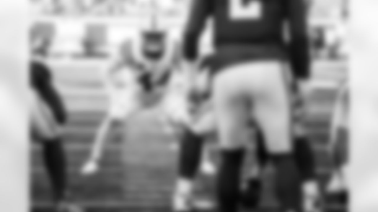 LB Zaire Franklin #44