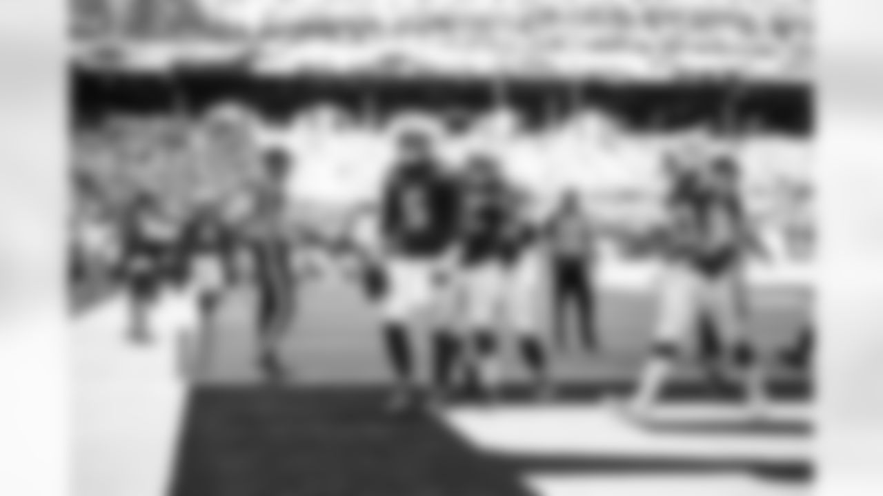 QB Anthony Richardson #5 and TE Kylen Granson #83