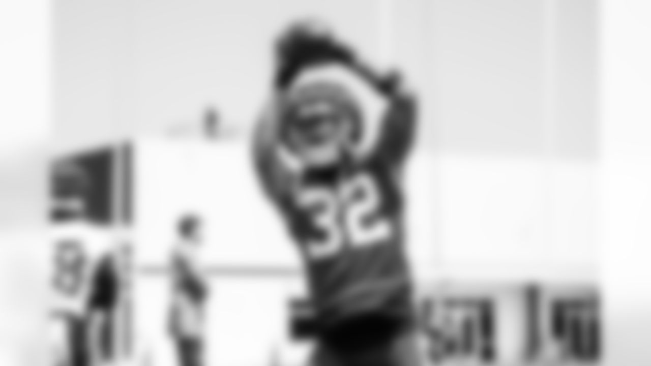 32 S Julian Blackmon