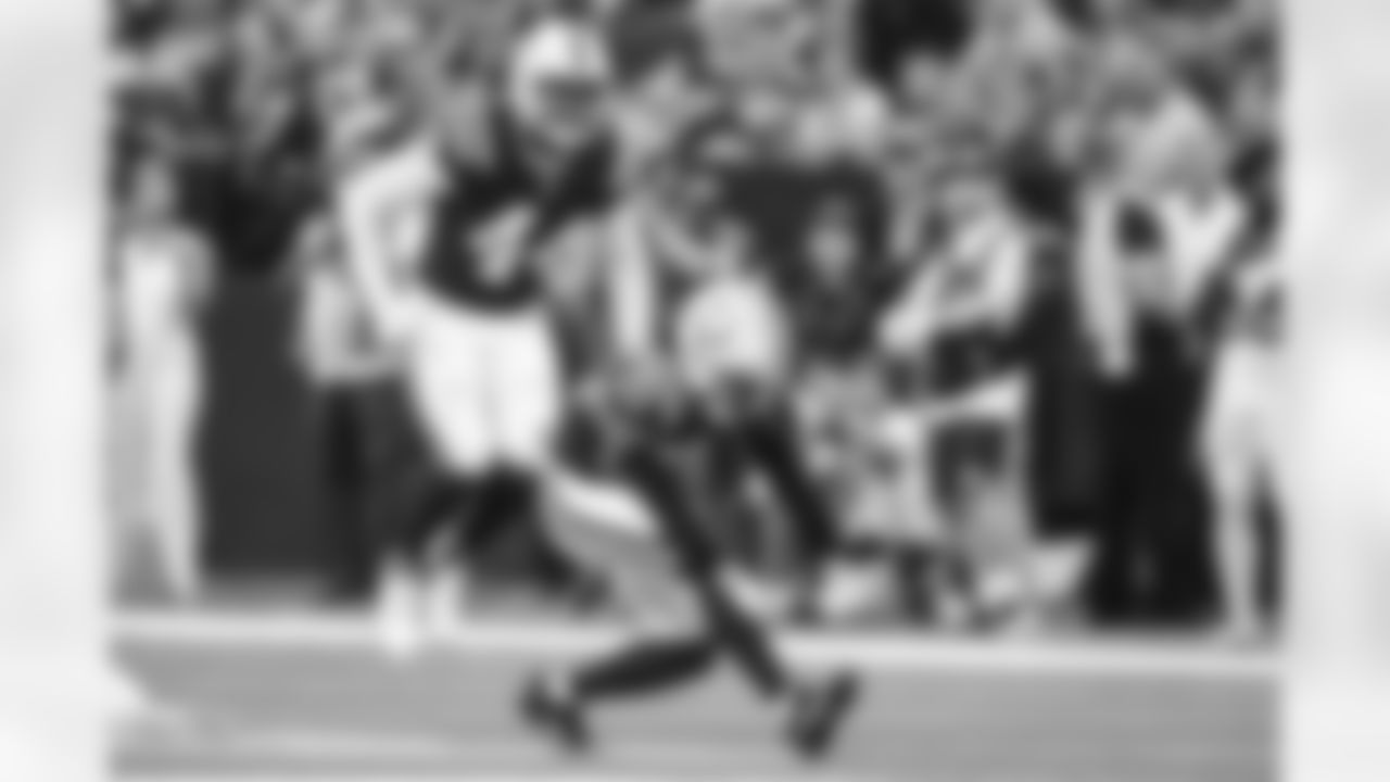 LB Zaire Franklin #44 and CB Kenny Moore II #23