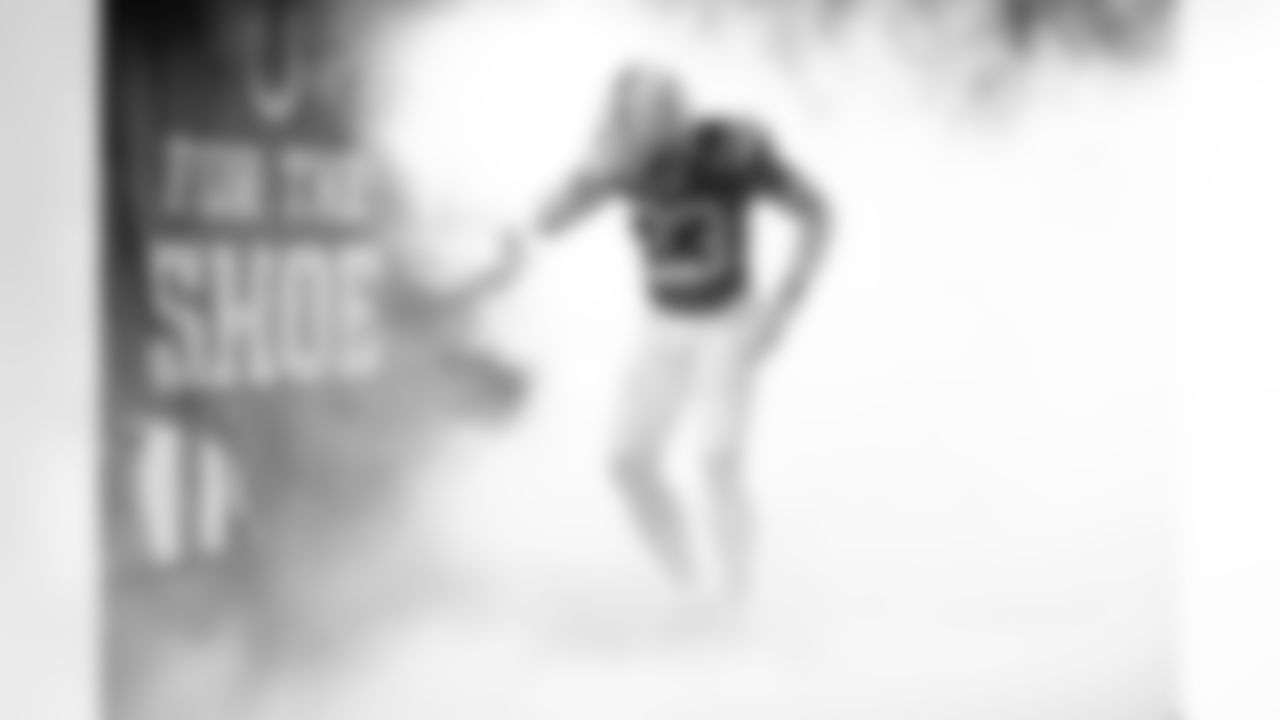 23 CB Kenny Moore II