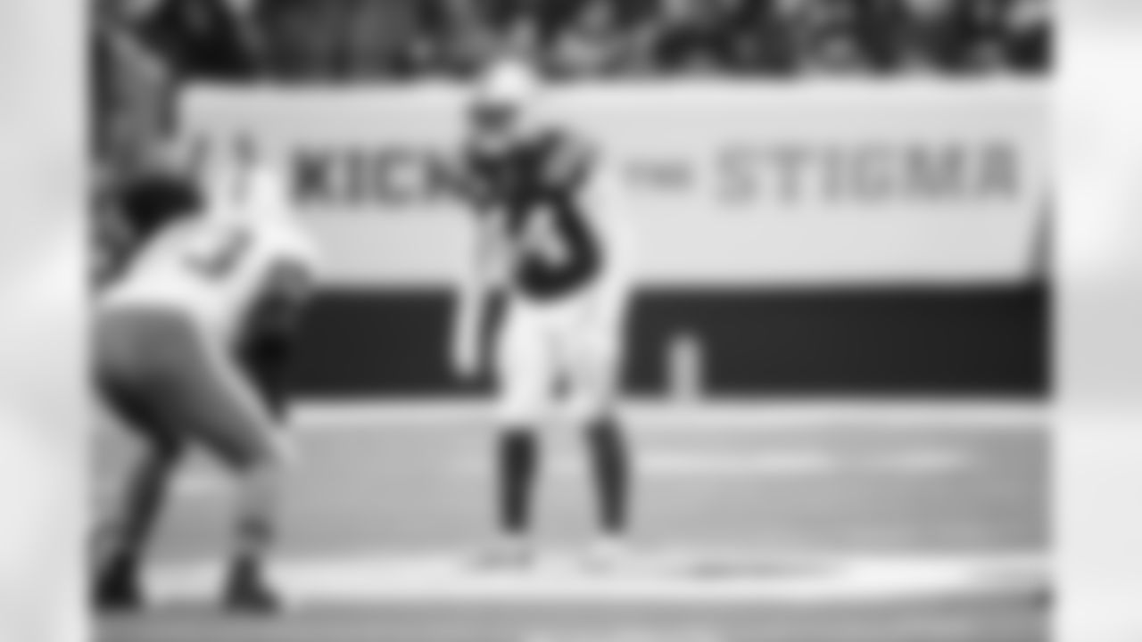 LB Zaire Franklin #44