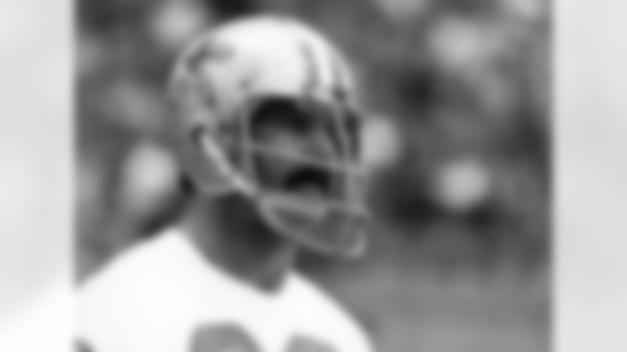 Mike Ditka • Tight End • Cowboys Player (1969-72) • Cowboys Coach (1973-81)
Ditka spent the first six years of his NFL tenure starring in Chicago, 1961-66, where he was named a Pro Bowler five times and earned first-team All-Pro honors twice. He later returned as head coach in 1982 and led the Bears for 11 seasons, winning a Super Bowl in 1985. But before hanging up his cleats, he spent two seasons in Philadelphia and then four more in Dallas, where he also won the Lombardi Trophy in 1971. After retiring as a player, he then served nine years as an assistant on Tom Landry's coaching staff. Ditka was inducted into the Hall of Fame in 1988.