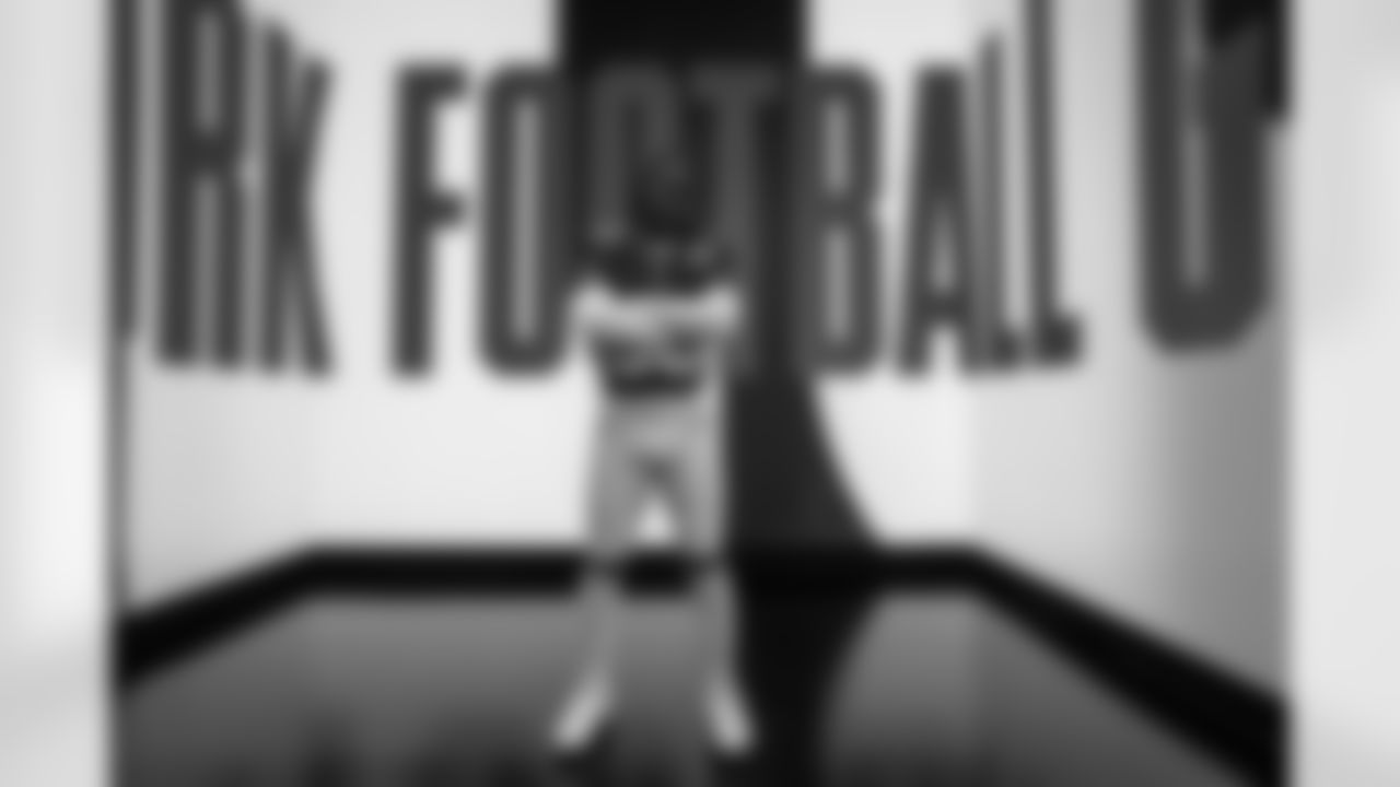CB Darnay Holmes (30)