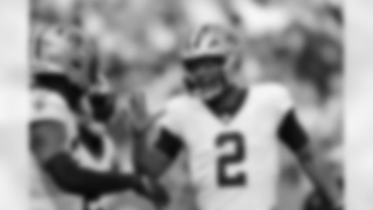 New Orleans Saints quarterback Jameis Winston (2) greets teammates before of an NFL football game against the Minnesota Vikings, Sunday, Nov. 12, 2023 in Minneapolis. (AP Photo/Stacy Bengs)