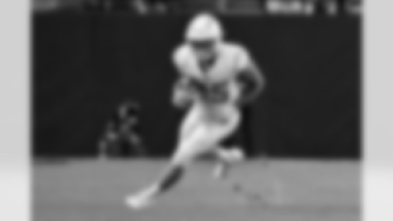 RB Joshua Kelley - Free Agent Signing (August 15)