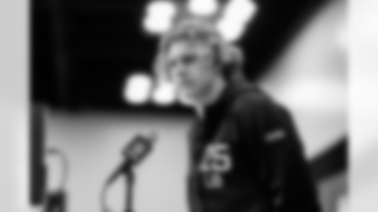 LB Carson Schwesinger