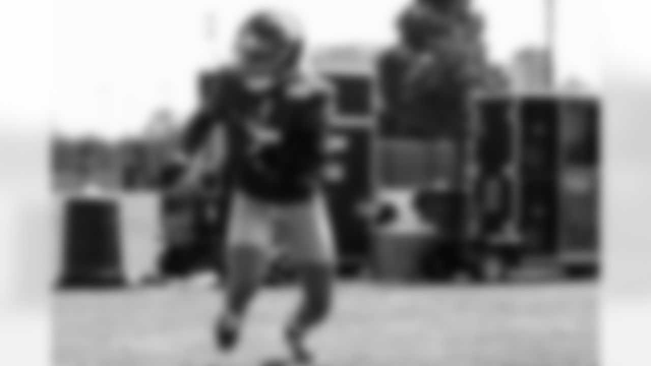 OLB Kayvon Thibodeaux (5)
