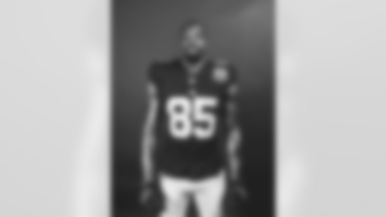 TE Chris Manhertz (85)