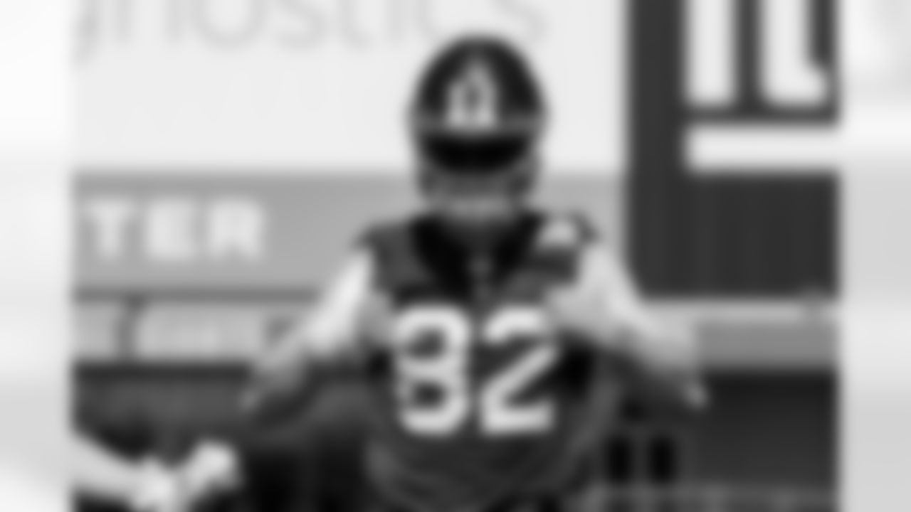 TE Daniel Bellinger (82)