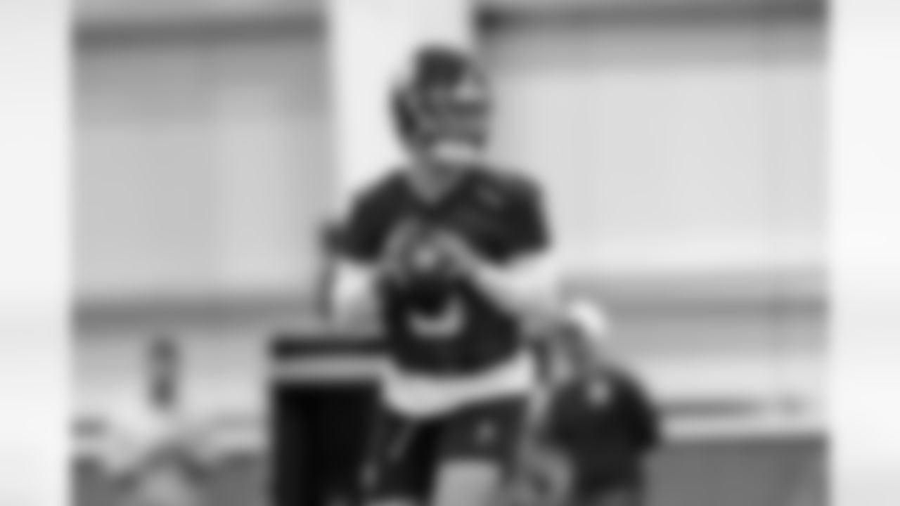 QB Jaxson Dart (6)