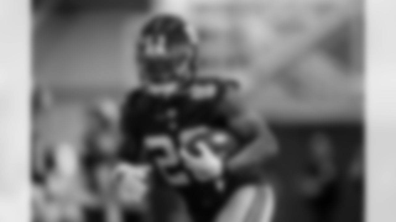 RB Tyrone Tracy Jr. (29)