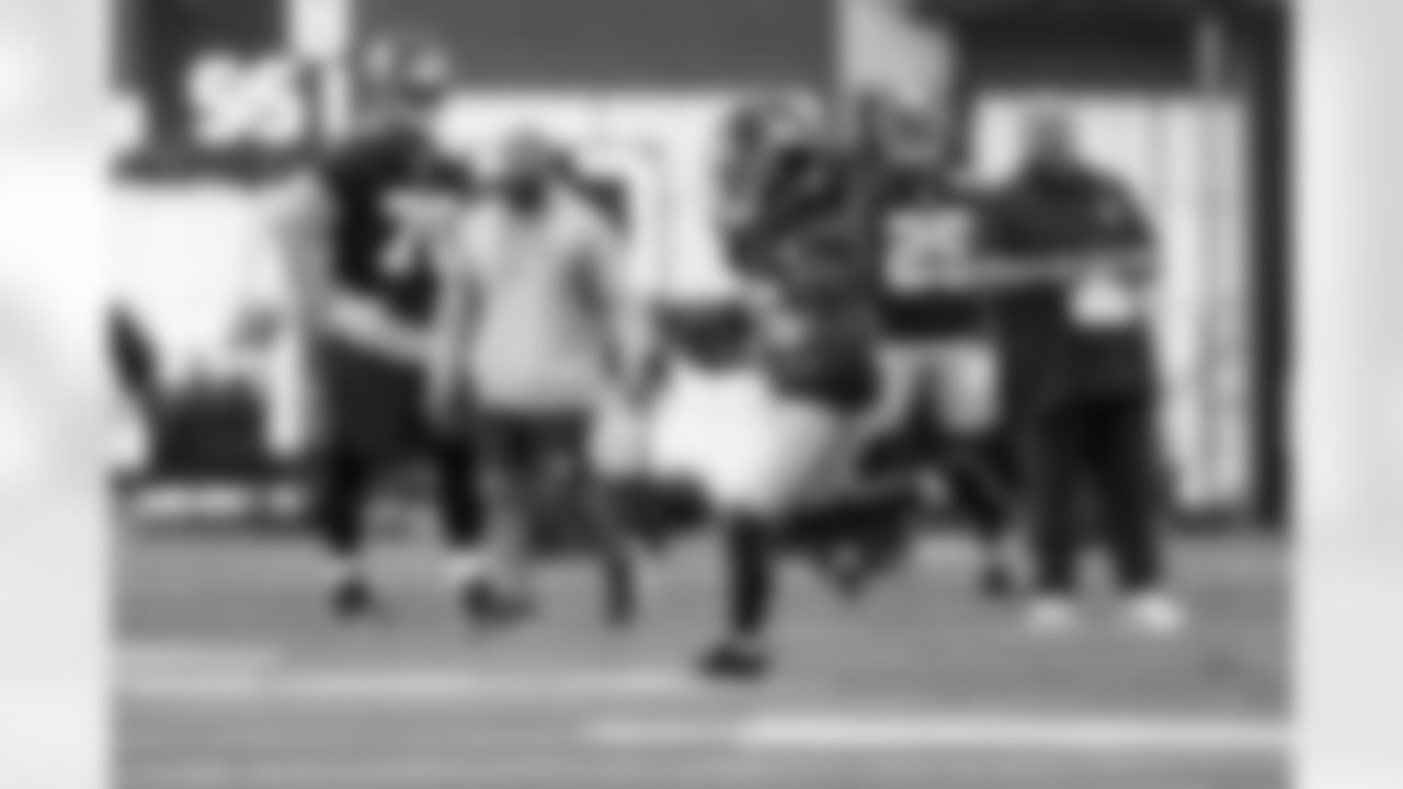 RB Dante Miller (25)