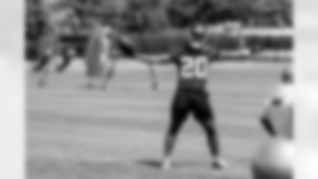 RB Eric Gray (20)