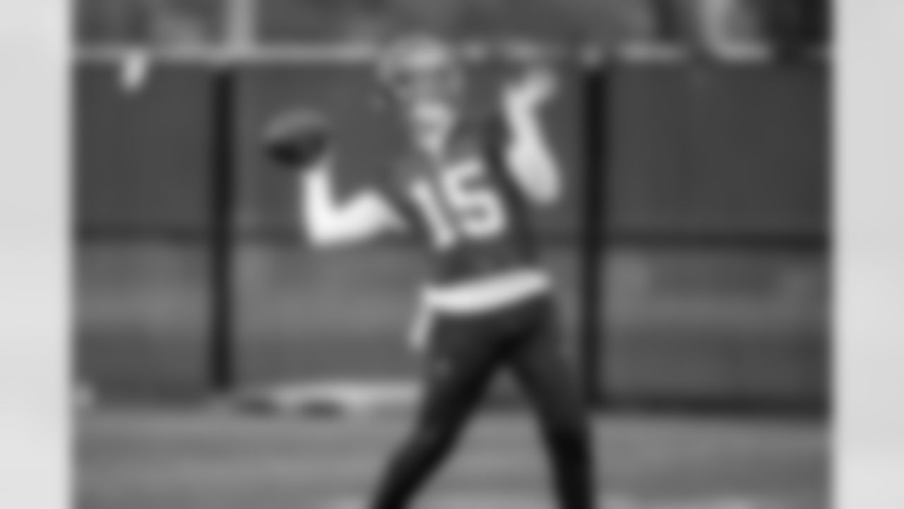 QB Tommy DeVito (15)