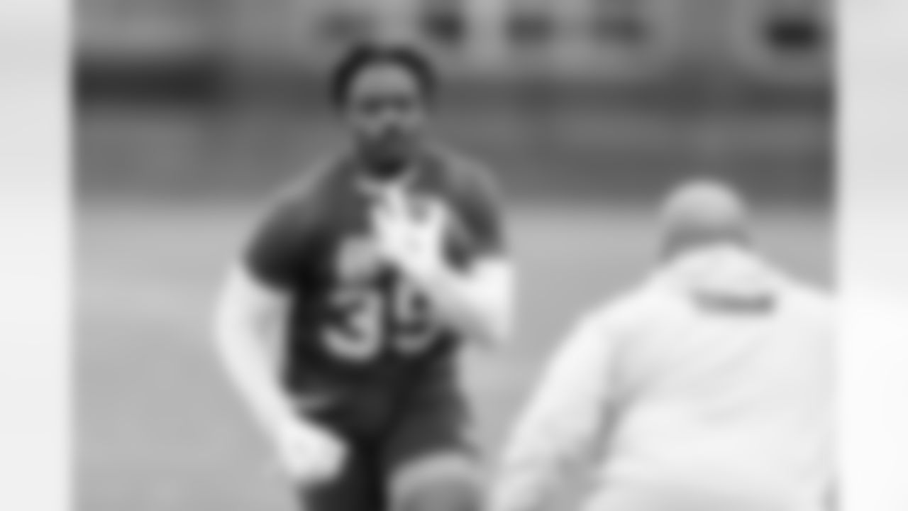 RB Jashaun Corbin (35)