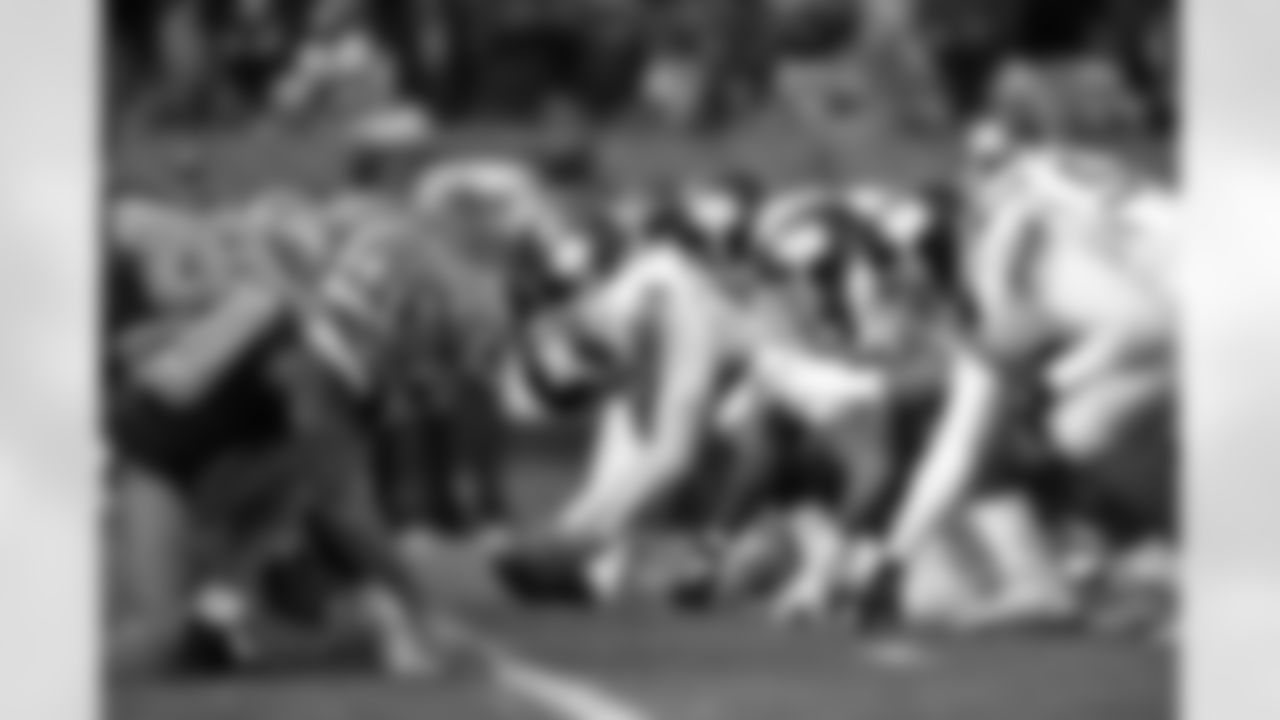A look down the line of scrimmages the New York Giants take on the Cleveland Browns during a week 12 NFL football game on November 27, 2016 in Cleveland. (Evan Pinkus via AP)