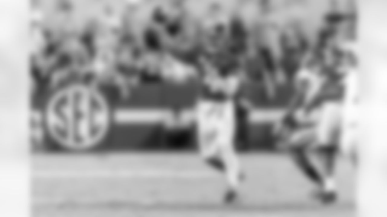 Alabama quarterback Jalen Milroe (4) throws the ball against Georgia during the first half of an NCAA college football game, Saturday, Sept. 28, 2024, in Tuscaloosa, Ala. (AP Photo/Vasha Hunt)