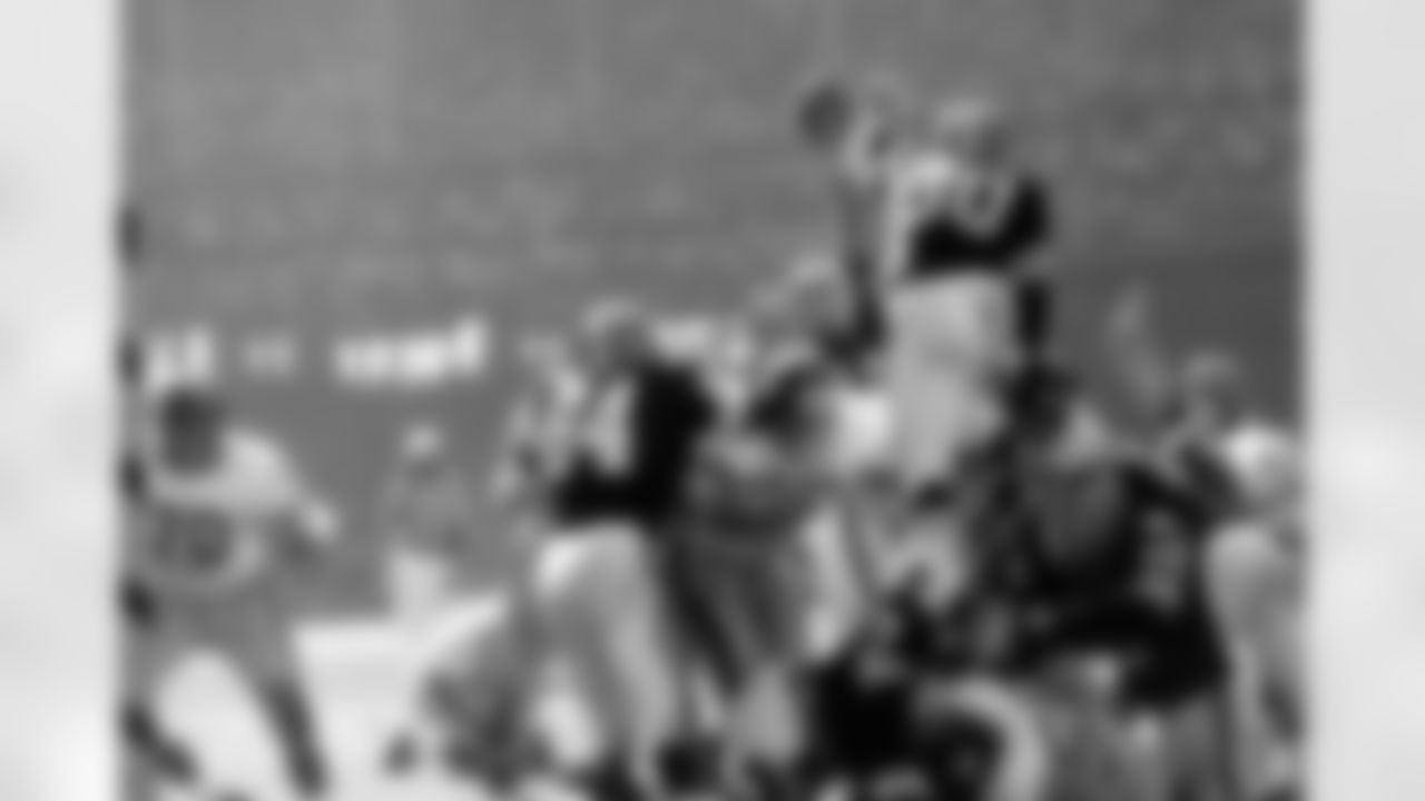 Cleveland Browns cornerback Bernie Parrish (30) attempts to block a kick against the New York Giants during an NFL game Sept. 16, 1962, in Cleveland. (Tony Tomsic via AP)