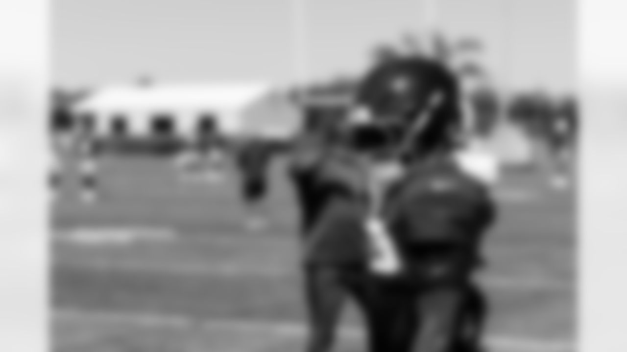 RB Eric Gray (20)