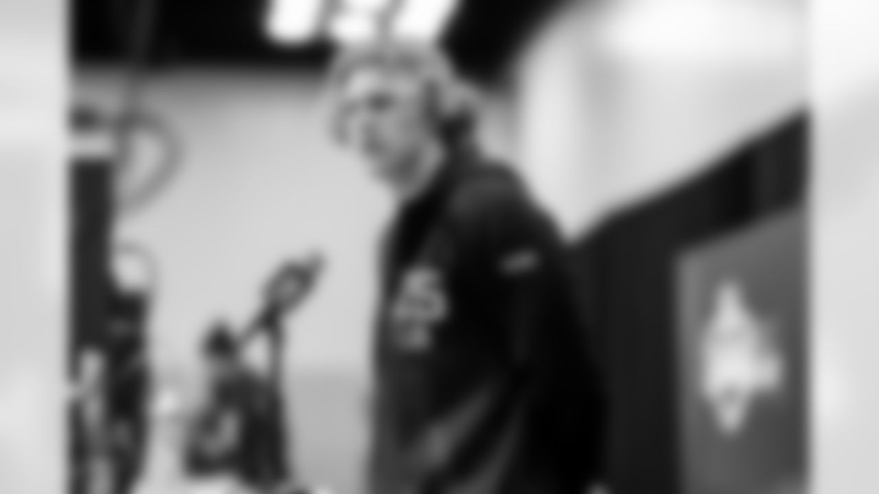 LB Carson Schwesinger