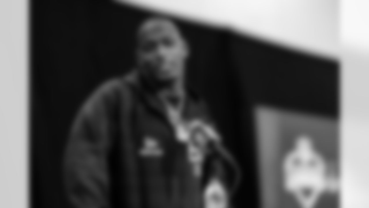 DL Nic Scourton
