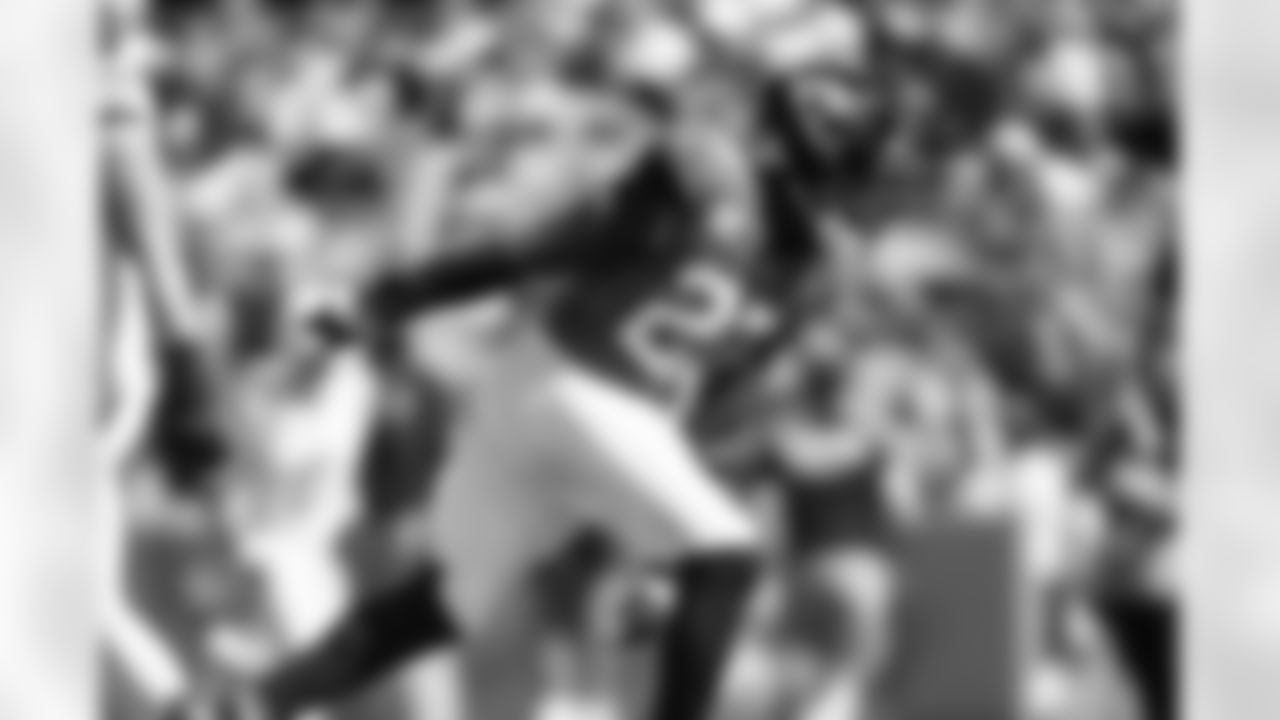 Jacksonville Jaguars vs. Indianapolis Colts
LB Foyesade Oluokun (23)