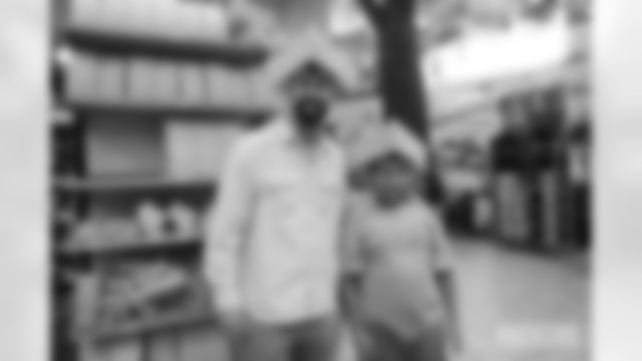 241112-scheels-shopping-C-AMP-003