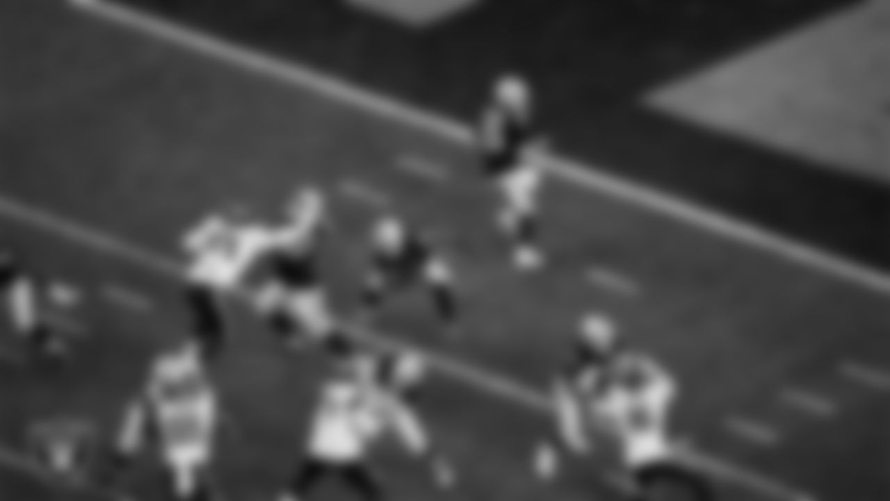 Las Vegas Raiders running back Ameer Abdullah (8) rushes during the regular season home game against the Denver Broncos at Allegiant Stadium.