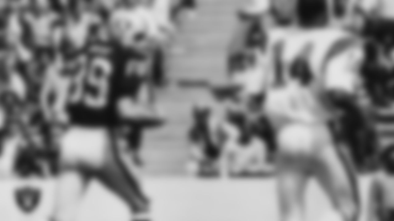 Oakland Raiders wide receiver Drew Buie (89) during the regular season home game against the Los Angeles Rams at Oakland-Alameda County Coliseum, Sunday, October 29, 1972, in Oakland, Calif.