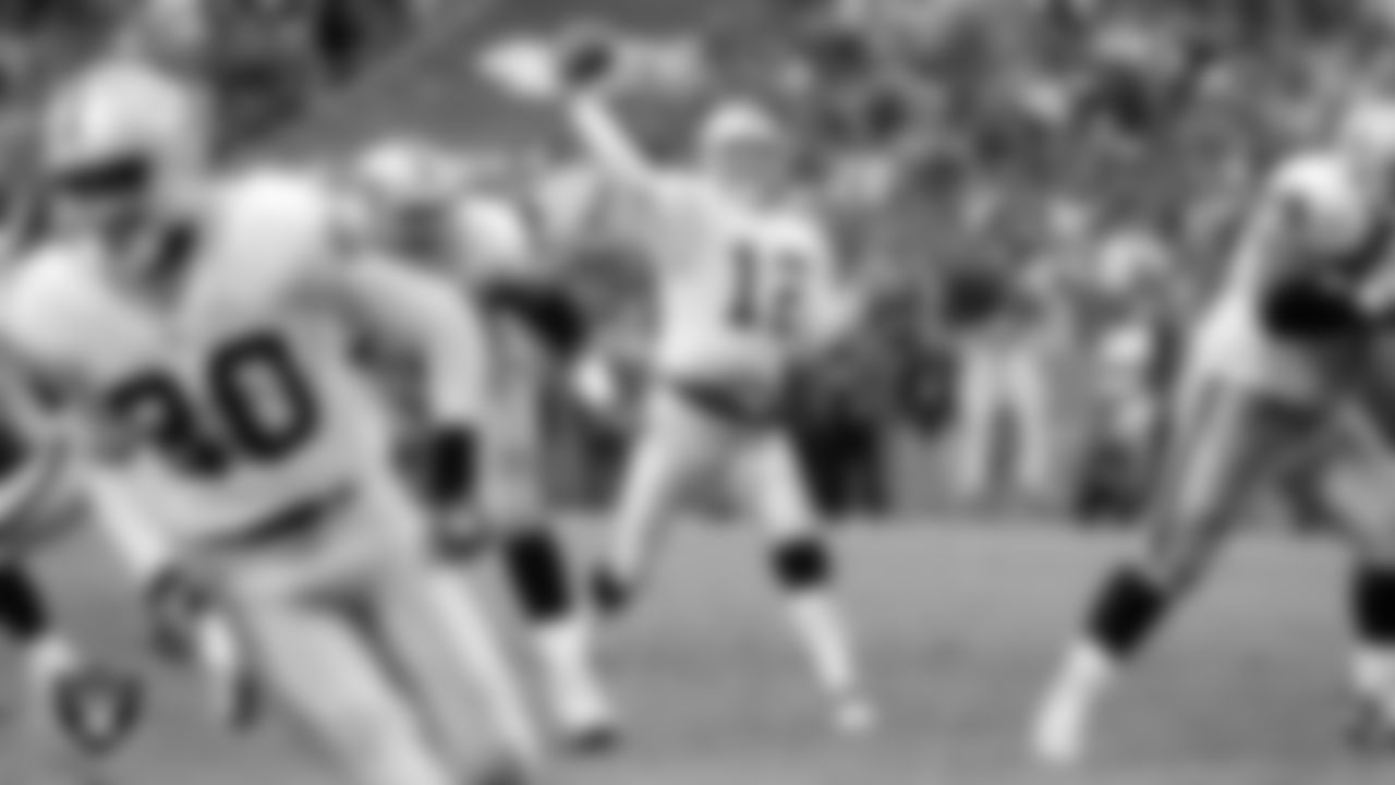 Oakland Raiders quarterback Rich Gannon (12) during the regular season away game against the Kansas City Chiefs at Arrowhead Stadium, Sunday, October 27, 2002, in Kansas City, Mo.
