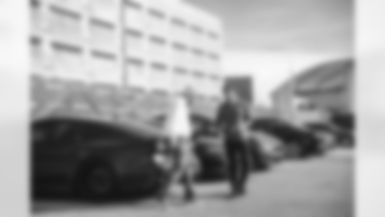 10 WR Cooper Kupp & 9 QB Matthew Stafford arrive at SoFi Stadium for Week 14 game against the Bills