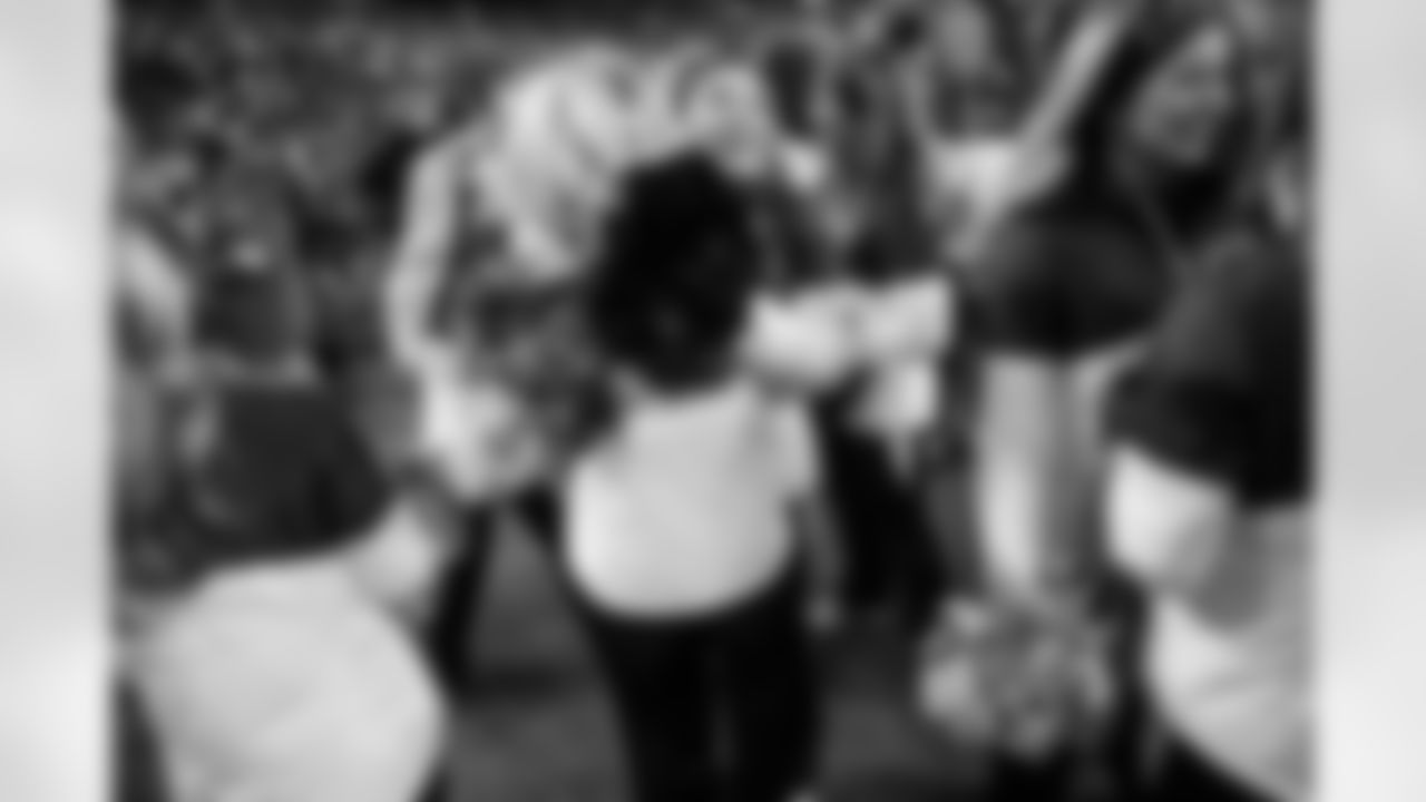 Cheer_VS_Steelers-23