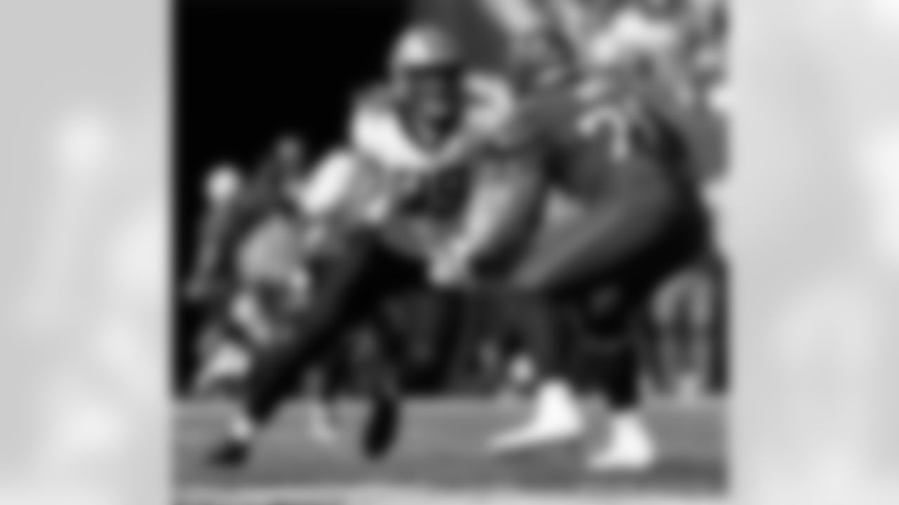 DE Chase Young (99) makes a tackle during the New Orleans Saints game against the Tampa Bay Buccaneers for Week 18 of the 2024 NFL Season on Jan. 5, 2025 at Raymond James Stadium.