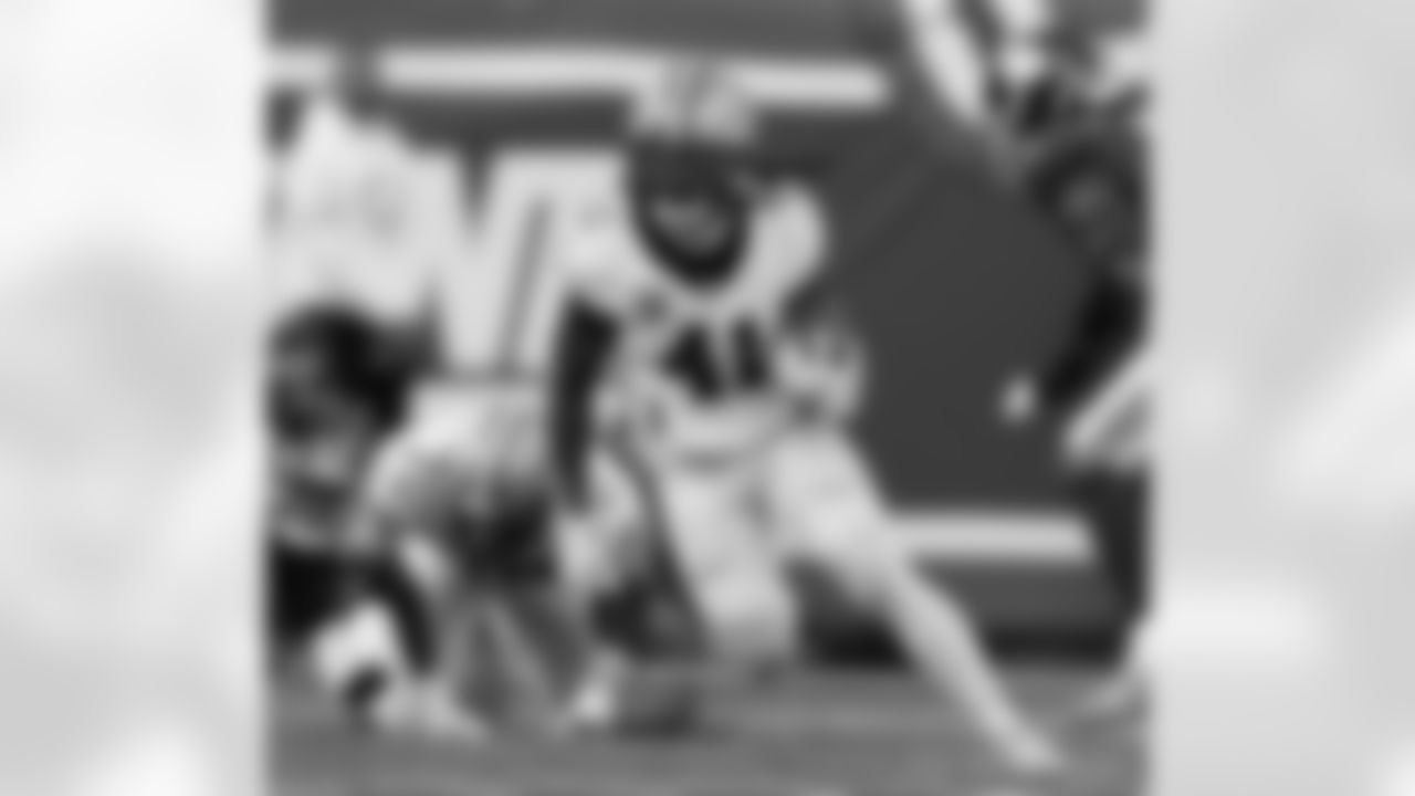 RB Alvin Kamara (41) runs with the ball during the New Orleans Saints game against the New York Giants for Week 14 of the 2024 NFL Season on Dec. 8, 2024 at MetLife Stadium.