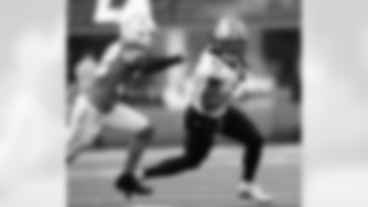 RB Alvin Kamara (41) runs with the ball in the New Orleans Saints game against the Los Angeles Chargers for Week 8 of the 2024 NFL Season on Oct. 27, 2024 at Sofi Stadium.