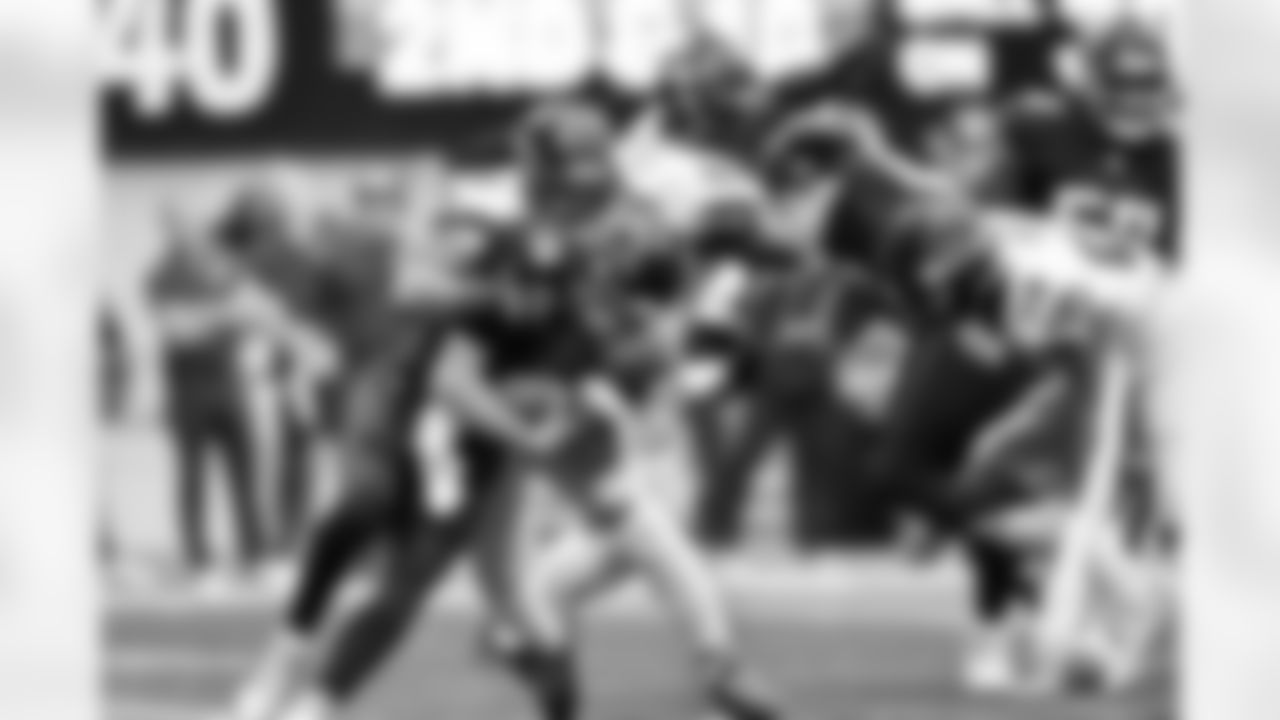 Seahawks linebacker Dre'Mont Jones (55) in the Week 7 win over the Atlanta Falcons on Sunday, October 20, 2024.