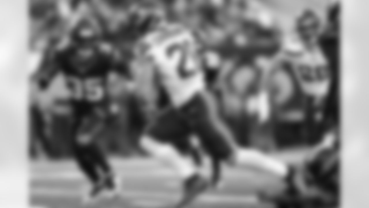 Seahawks running back Zach Charbonnet (26) at the Week 13 matchup against the New York Jets at MetLife Stadium on Sunday, December 1, 2024.