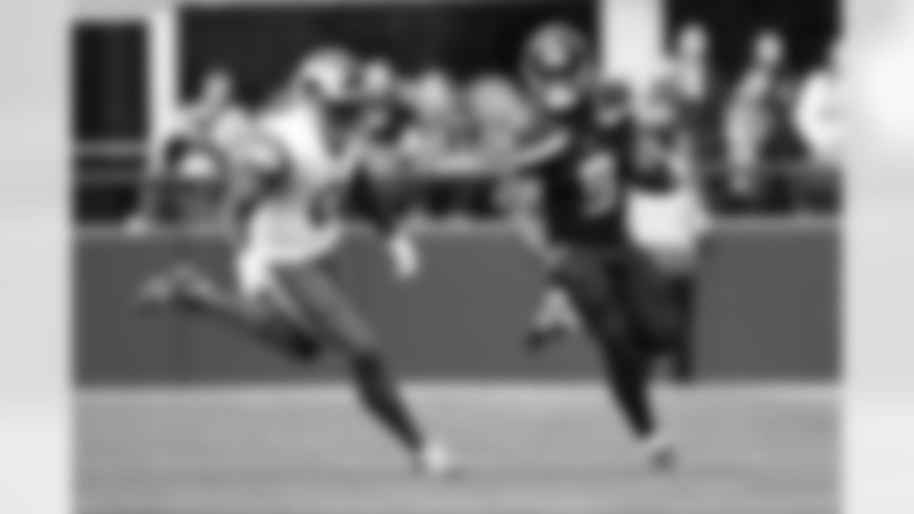 Seahawks running back Kenneth Walker III (9) at the Week 9 matchup against the Los Angeles Rams at Lumen Field on Sunday, November 3, 2024.