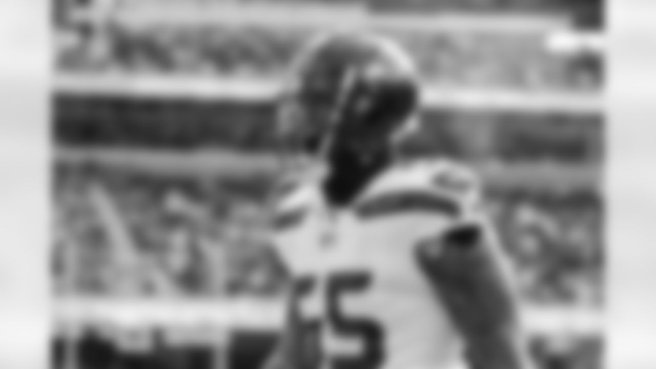 Seahawks linebacker Dre'Mont Jones (55) at the Week 11 matchup against the San Francisco 49ers at Levi's Stadium on Sunday, November 17, 2024.