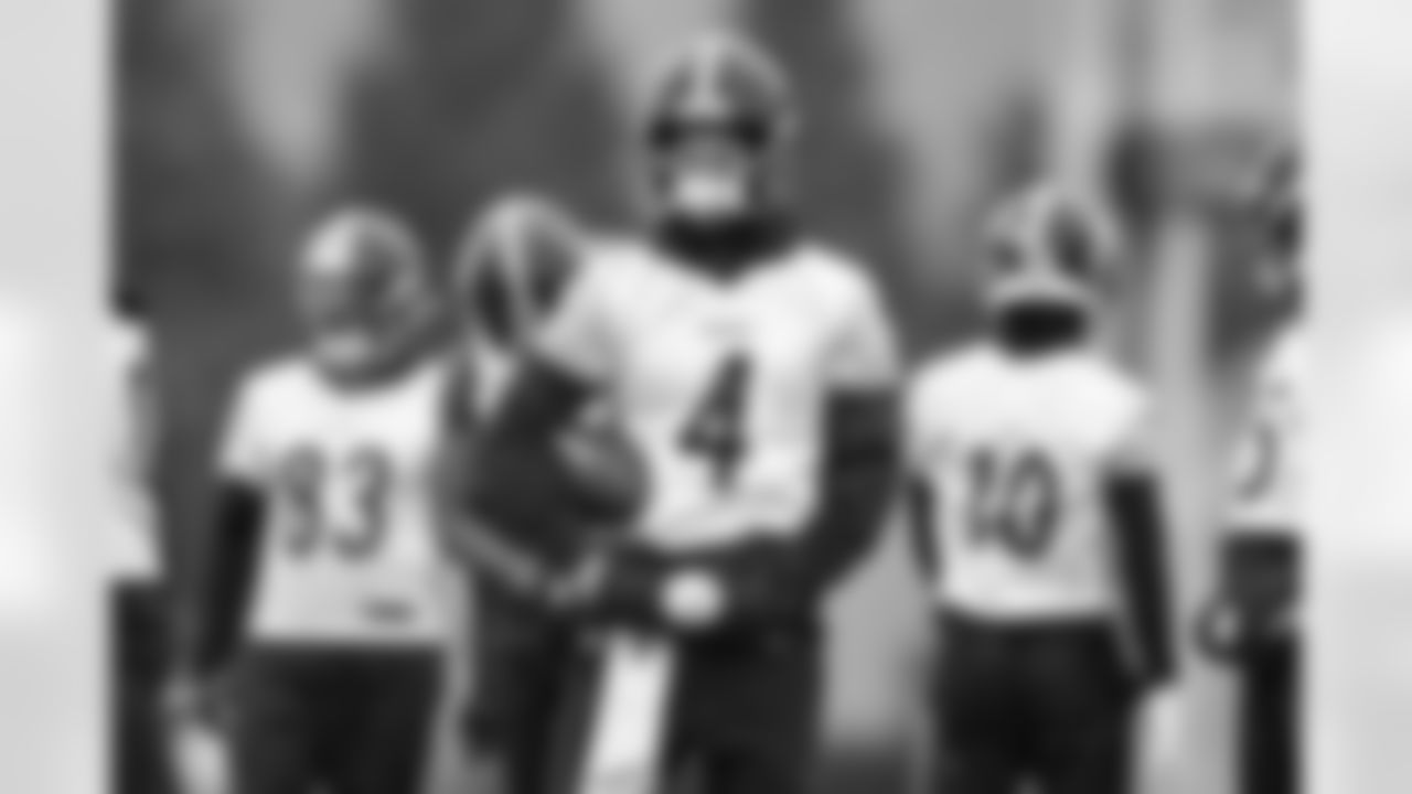 Pittsburgh Steelers quarterback Kyle Allen (4) during practice at the UPMC Rooney Sports Complex preparing for a Week 18 matchup against the Cincinnati Bengals, Thursday, Jan. 2, 2025 in Pittsburgh, PA. (Alysa Rubin / Pittsburgh Steelers)